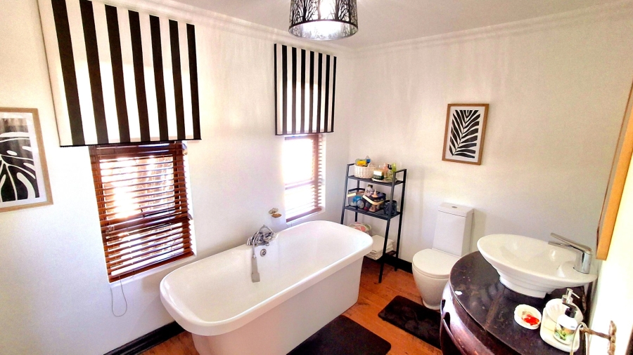 5 Bedroom Property for Sale in Roodia Free State